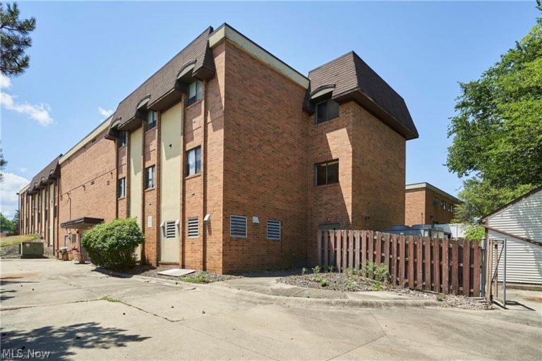 16231 Broadway Avenue, Maple Heights, OH - Photo 8