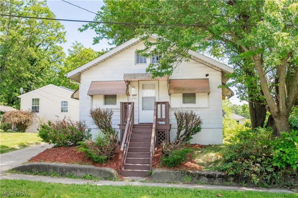 688 Kipling Street, Akron, OH