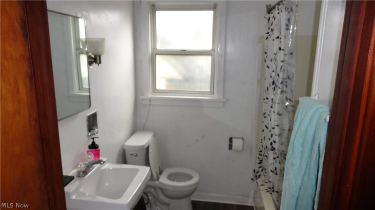 315 Grant Street, Newell, WV - Photo 6