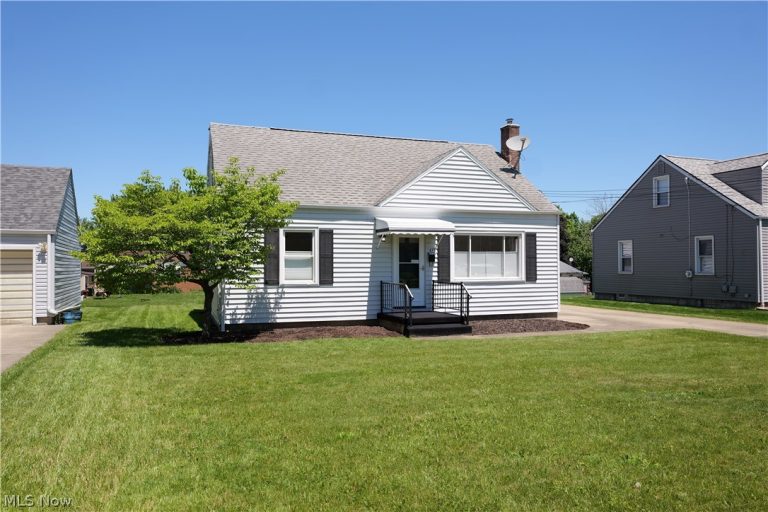 187 Helena Drive, Struthers, OH - Photo 2