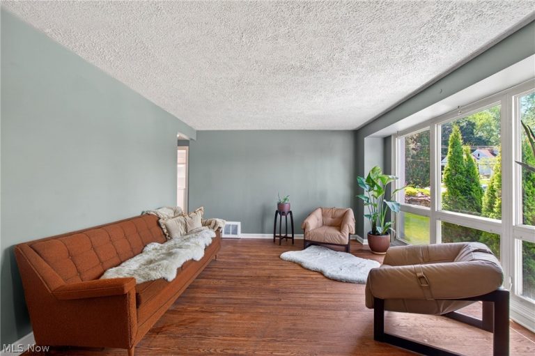153 Far View Drive, North Canton, OH - Photo 8