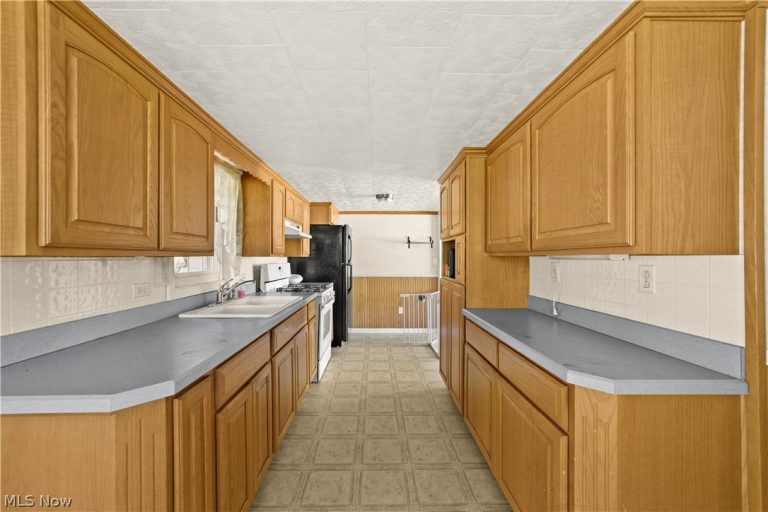 41511 Hazelwood Street, Elyria, OH - Photo 8