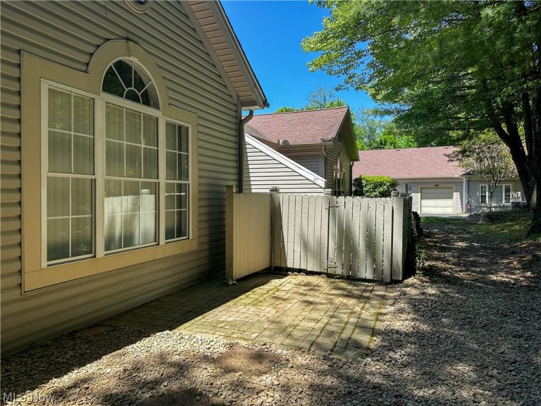 7 Woodland Chase Boulevard, Niles, OH - Photo 4