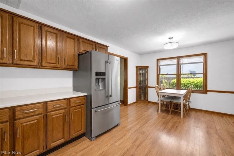 319 Greenwood Court, Elyria, OH - Photo 3