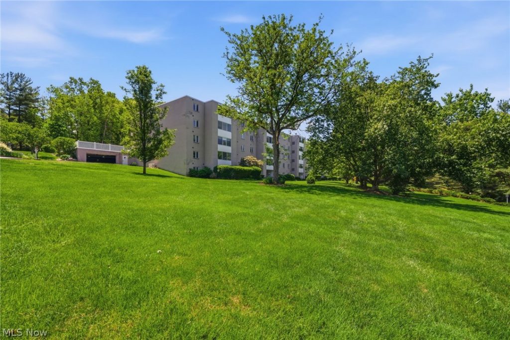 520 Meredith Lane #516, Cuyahoga Falls, OH