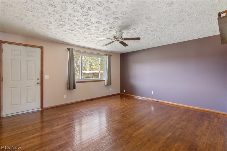 915 Valley Drive, North Canton, OH - Photo 6