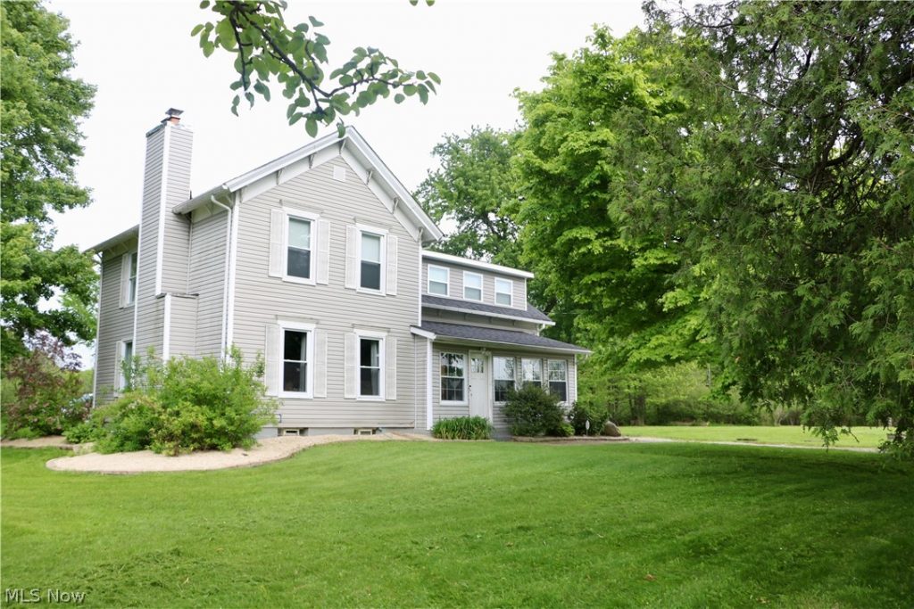 8463 Dewey Road, Montville, OH