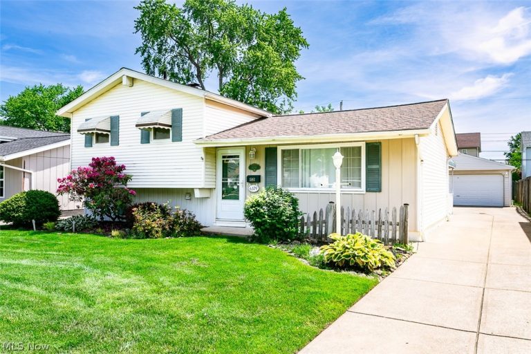 6379 Edgehurst Drive, Brook Park, OH - Photo 2