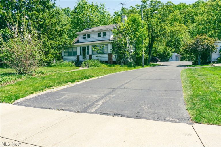 21950 Euclid Avenue, Euclid, OH - Photo 2