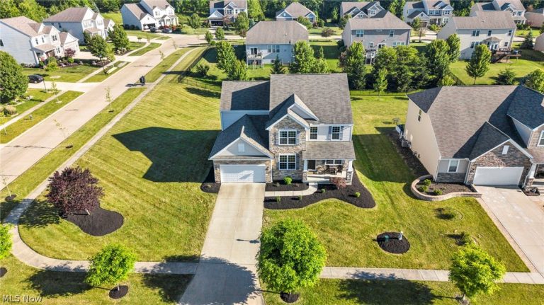 21017 Rockglen Drive, Strongsville, OH - Photo 3