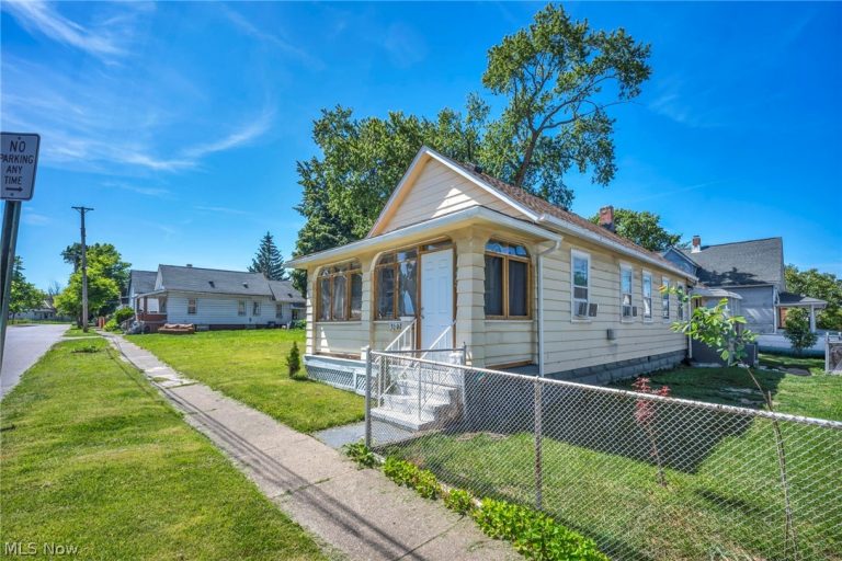 3502 Carlyle Avenue, Cleveland, OH - Photo 2