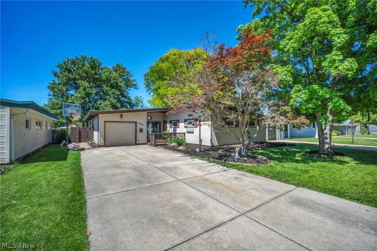 6392 Sherborn Road, Parma Heights, OH - Photo 3
