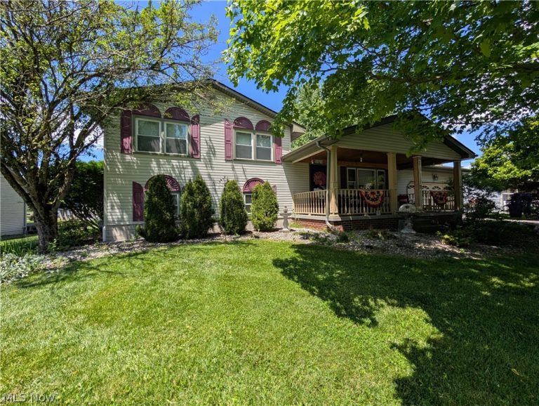 466 Wendemere Drive, Hubbard, OH - Photo 2