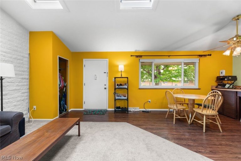 21834 River Oaks Drive #E2, Rocky River, OH - Photo 4