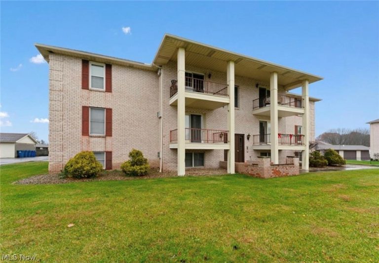 7357 Eisenhower Drive #6, Boardman, OH - Photo 3