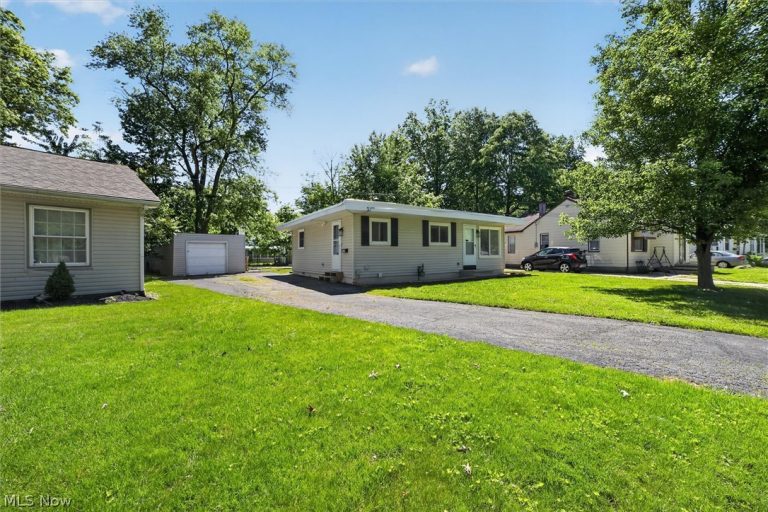 1239 332nd Street, Eastlake, OH - Photo 4