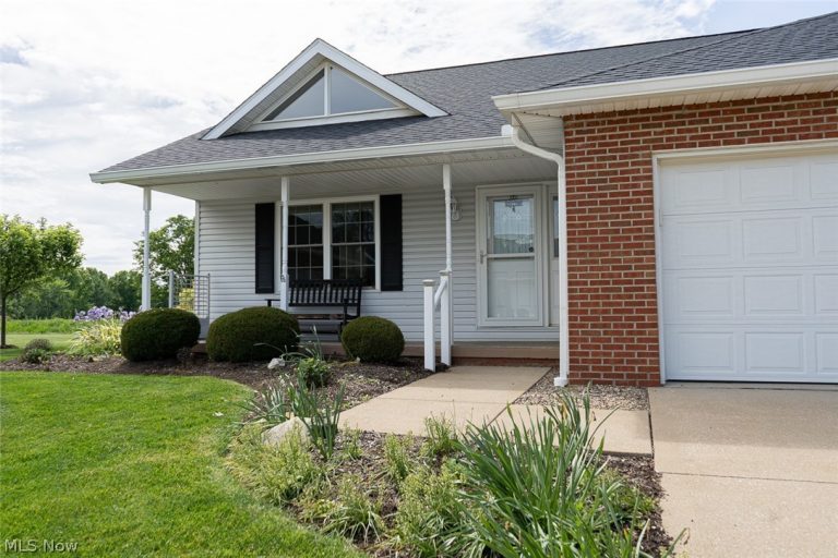 2765 Doral Circle, Massillon, OH - Photo 2