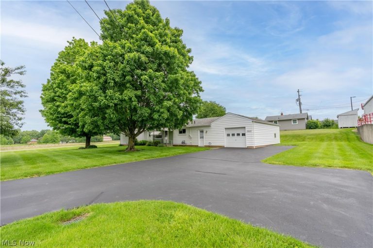 1860 Freshley Avenue, Alliance, OH - Photo 2