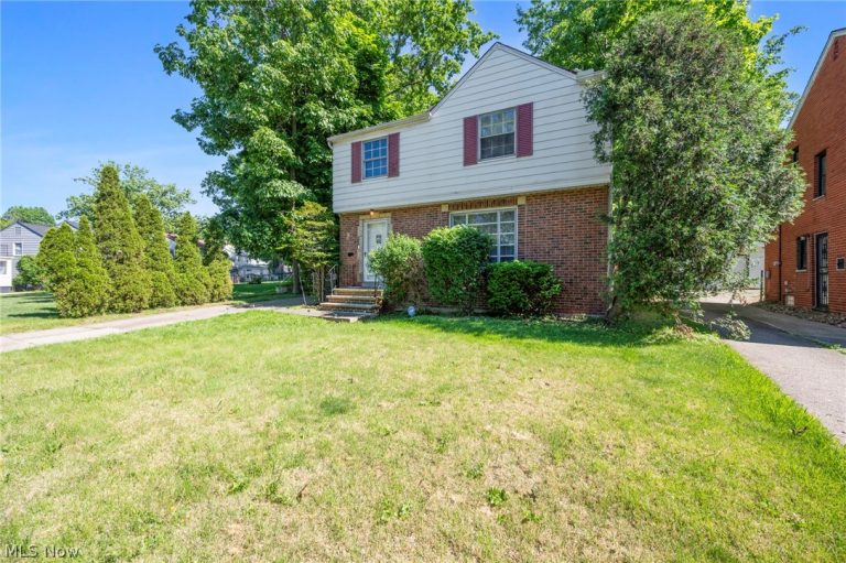 3830 Sherwood Road, South Euclid, OH - Photo 2