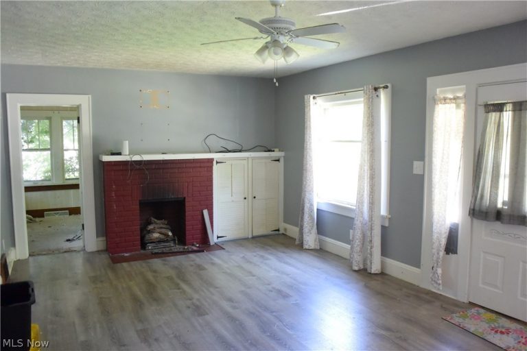 1020 Falls Avenue, Cuyahoga Falls, OH - Photo 8