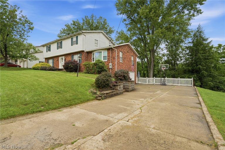 246 North Hills Drive, Parkersburg, WV - Photo 3