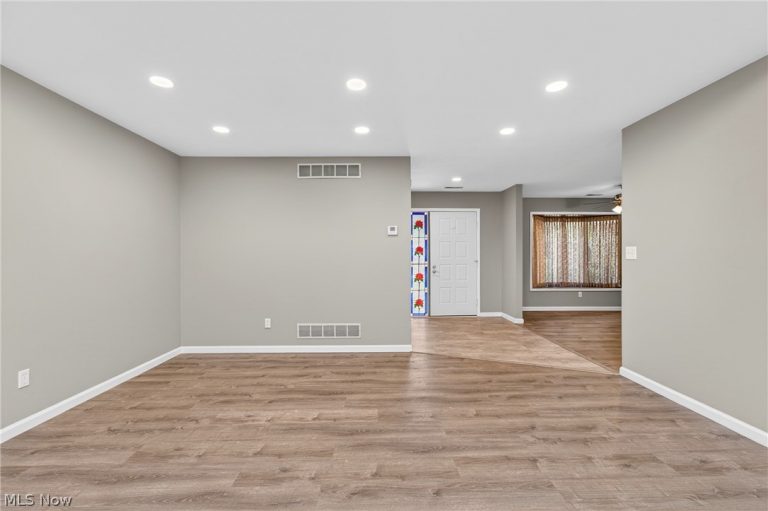 139 Mulberry Lane, Munroe Falls, OH - Photo 6
