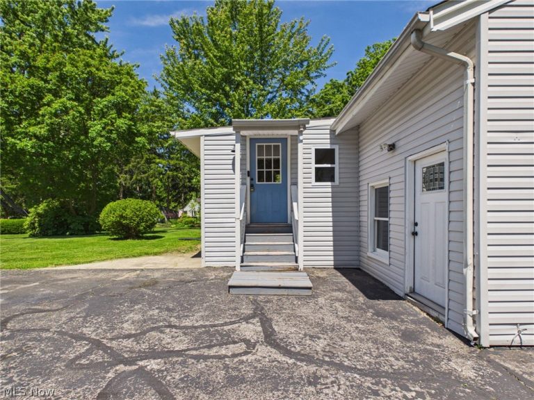 2542 Circle Drive, Painesville, OH - Photo 3
