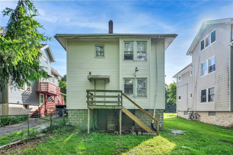 1282 Pondview Avenue, Akron, OH - Photo 8