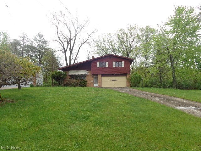 8085 Worthington Park Drive, Strongsville, OH