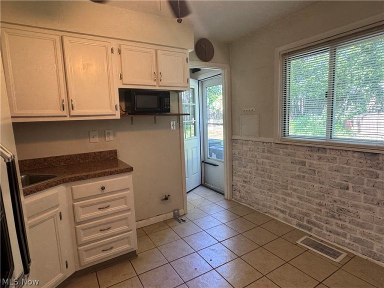 4393 Fairway Drive, Cleveland, OH - Photo 6