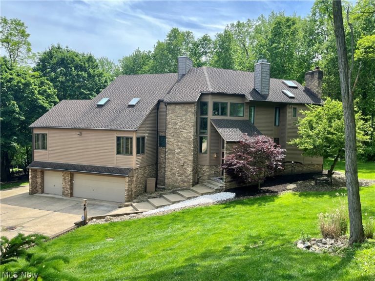 35560 Ridgeway Lane, Willoughby, OH, 44094