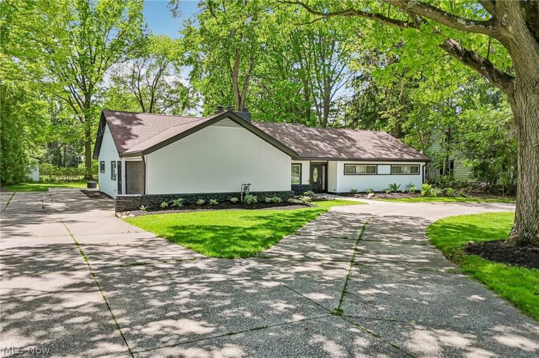 2380 Amesbury Road, Akron, OH - Photo 3
