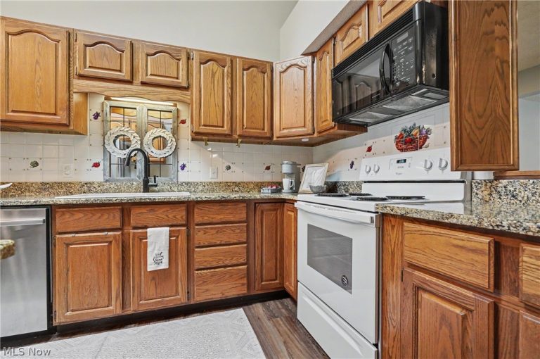 1904 Indian Hills Trail, Akron, OH - Photo 6