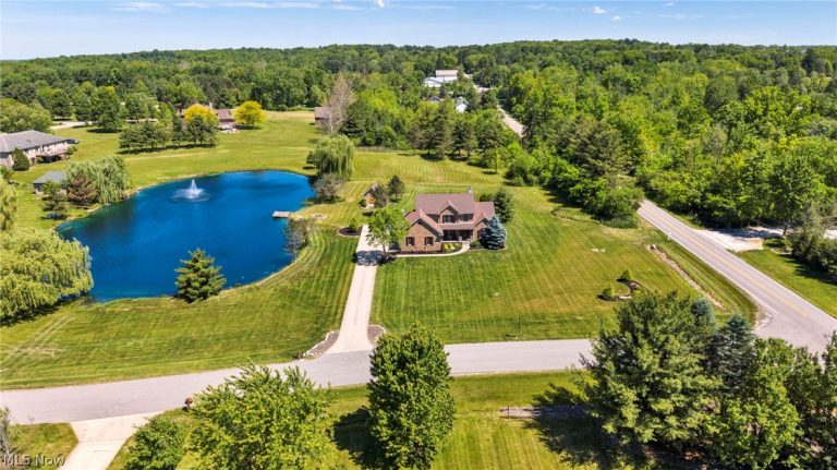 2473 Halle Drive, Medina, OH - Photo 3