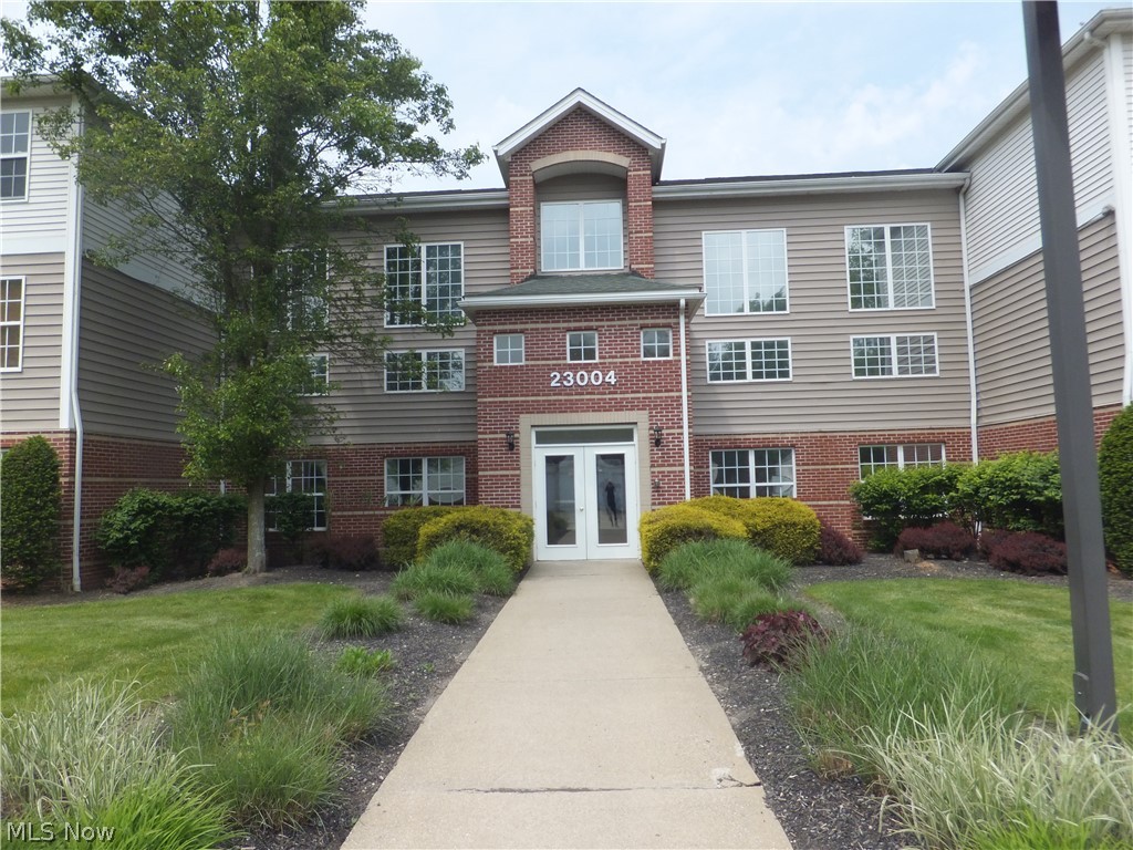 23004 Chandlers Lane #114, Olmsted Falls, OH