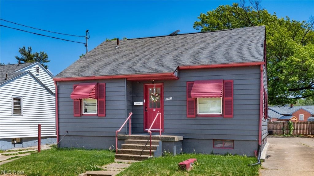 1942 Maple Avenue, Zanesville, OH