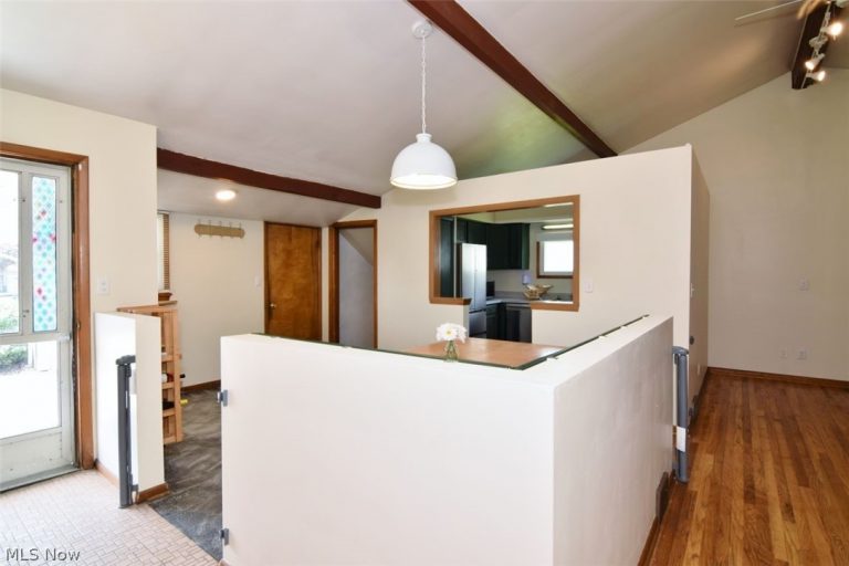 20685 Alameda Parkway, Highland Hills, OH - Photo 4