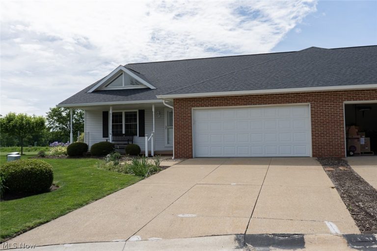 2765 Doral Circle, Massillon, OH - Photo 3
