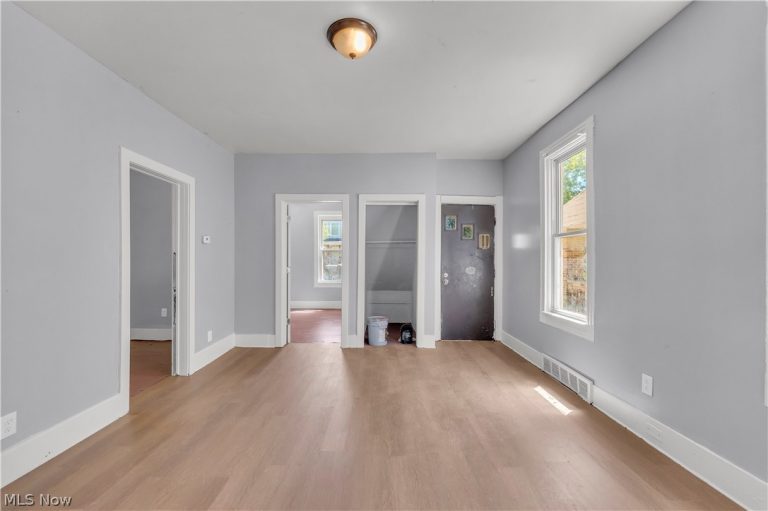 2480 86th Street, Cleveland, OH - Photo 4
