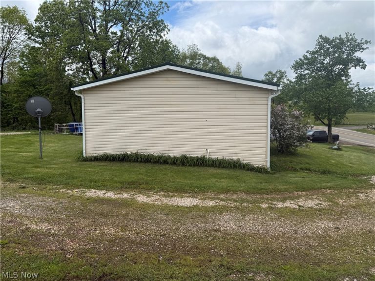 54552 Sarahsville Road, Senecaville, OH - Photo 8