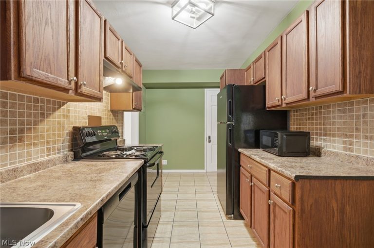 13500 Shaker Boulevard #203, Cleveland, OH - Photo 3