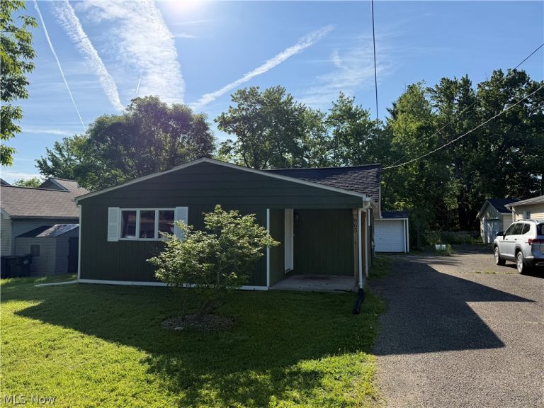865 East Boulevard, Aurora, OH - Photo 2