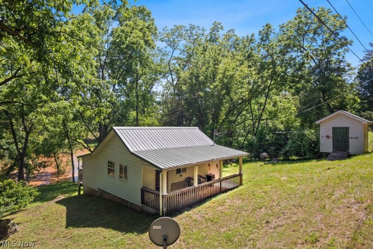 227 Exline Camp Road, Elizabeth, WV - Photo 2