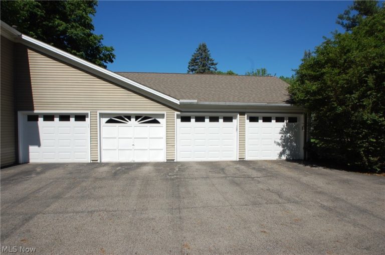 1327 Fox Run Drive, Boardman, OH - Photo 2