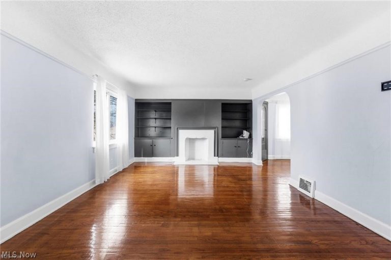 876 Eloise Drive #Upper, Cleveland Heights, OH - Photo 6