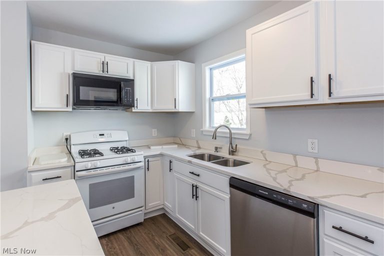 586 Brittain Road, Akron, OH - Photo 4