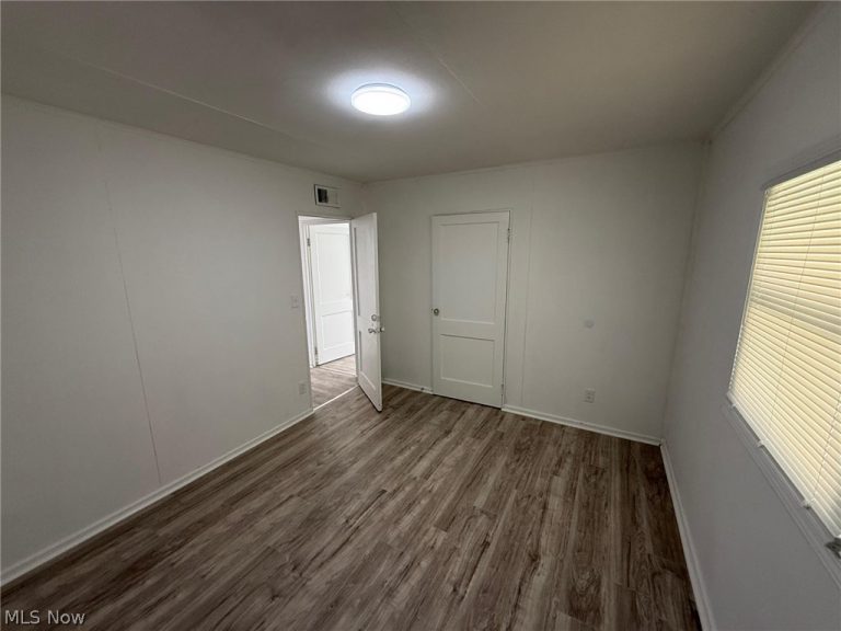 15615 Lotus Drive, Cleveland, OH - Photo 5
