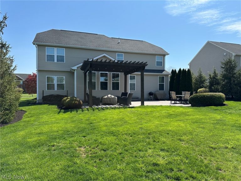 2556 Palmer Lane, Avon, OH - Photo 3