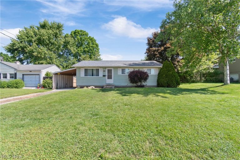 915 Valley Drive, North Canton, OH, 44720