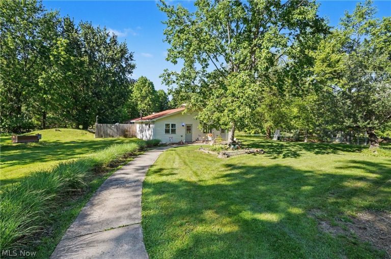 4250 Herr Fieldhouse Road, Southington, OH - Photo 4